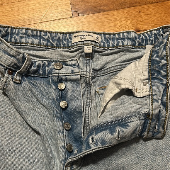 Abercrombie and Fitch - Curve Love - The Dad High Rise. Size 30/10R. - Picture 6 of 6